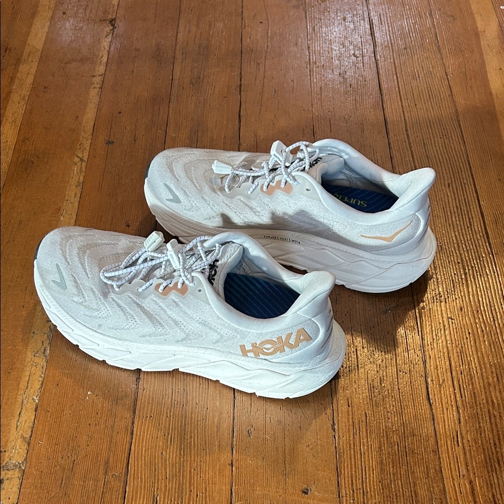 HOKA ONE ARAHI 6 White w/ Rose Gold Athletic Shoes Womens 9D Wide